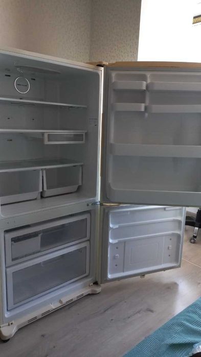 Холодильник Samsung