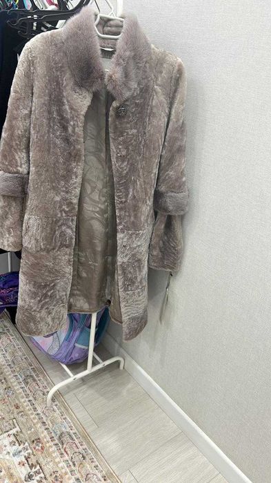Продам новую с этикеткой шубу для девочки, натуральная овчина,  норка