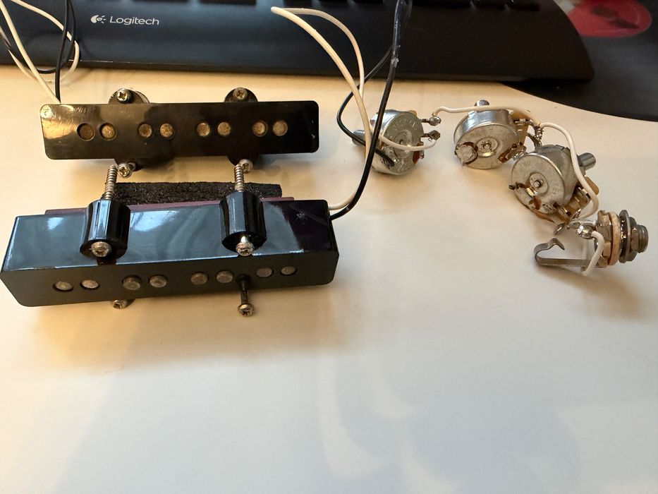 Mexican Fender Jazz Bass адаптери + електроника