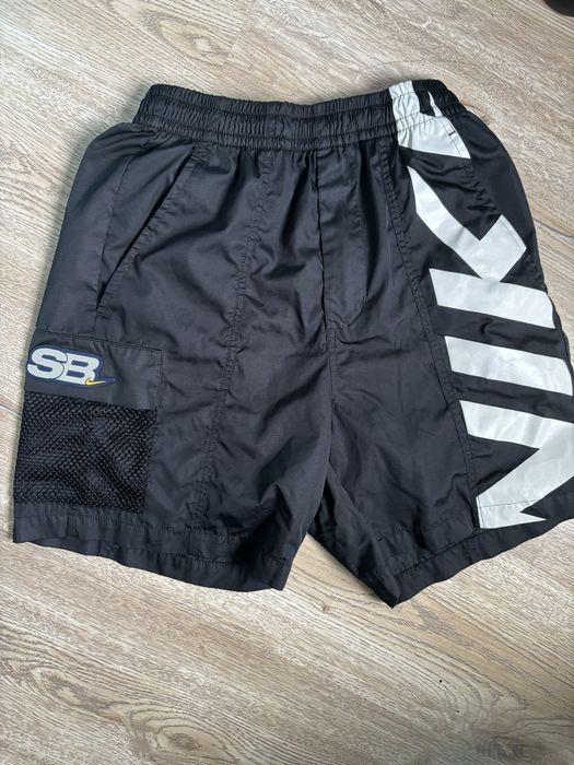 Оригинални къси панталони на найк