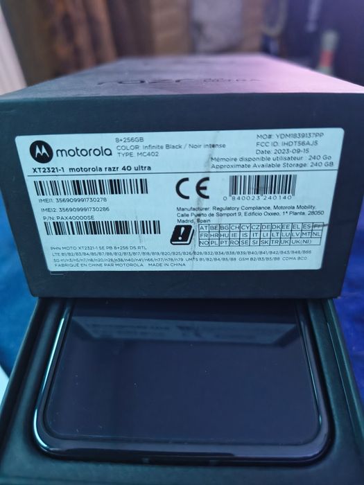 Vând Motorola Razr 40 Ultra nou