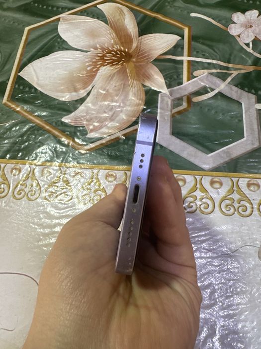 Iphone 12 продается