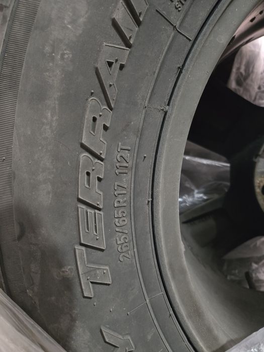 Продам резину 265/65/17 (ДЖИП)