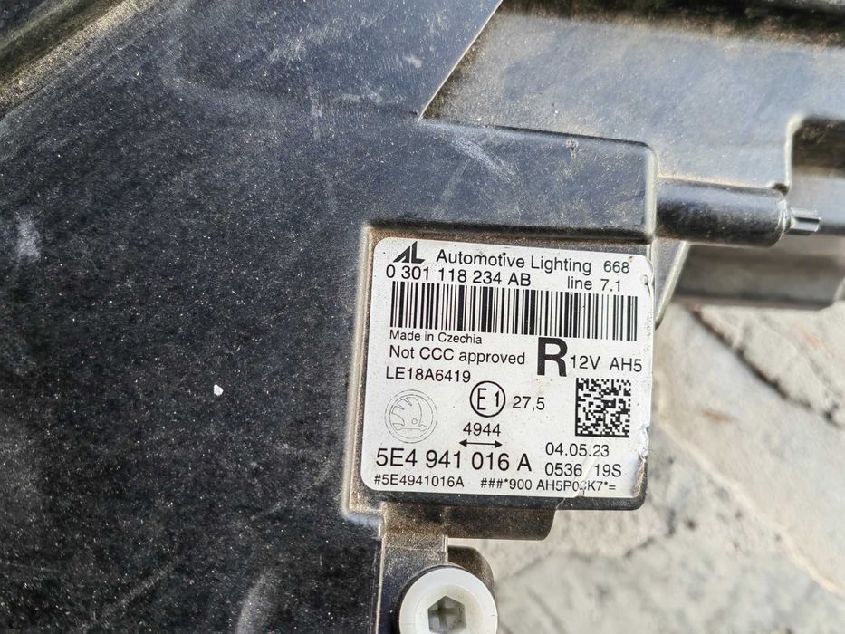 Фар Skoda Octavia 4 LED десен/Фар Шкода Октавиа 4 LED Оригинален