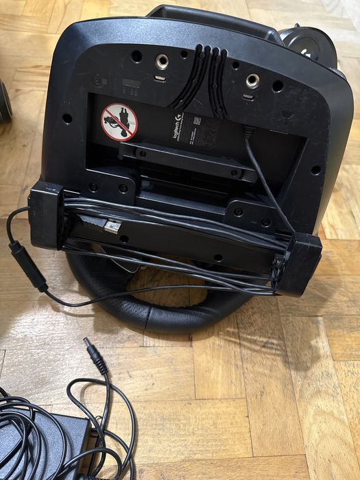 Волан с педали и шифтър Logitech g920  в добро състояние