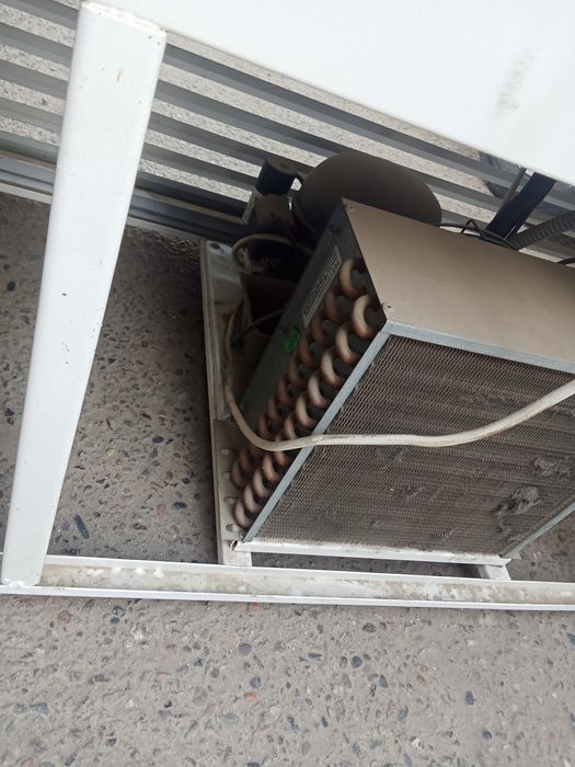 Витрины холодильник рабочая продается.