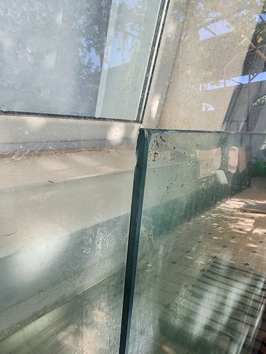 Yangi, ishlatilmagan shisha oynalar sotiladi