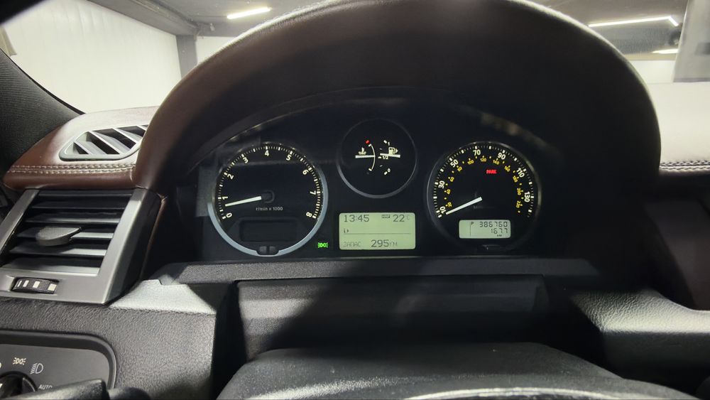 Renjrover sport 4,4 tinu moshina
