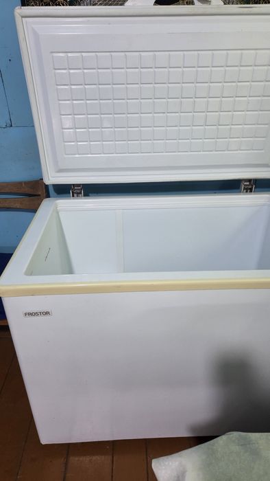 Продам холодильник Атлант и ларь Frostor