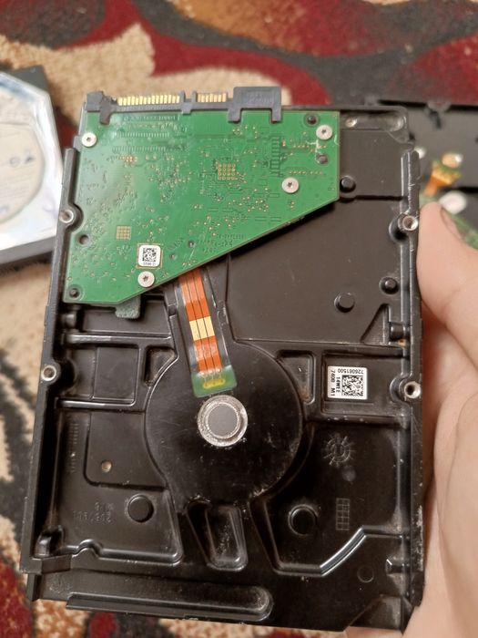 Qattiq disklar 2, 4 tb(terabaytli)