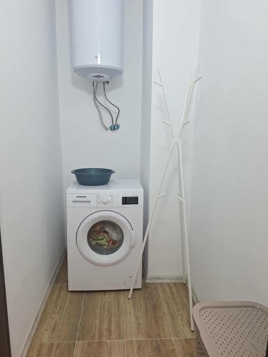 Дава се под наем Тристаен апартамент в Варна, Колхозен пазар - 90 кв.м за 511 € - Снимка #12