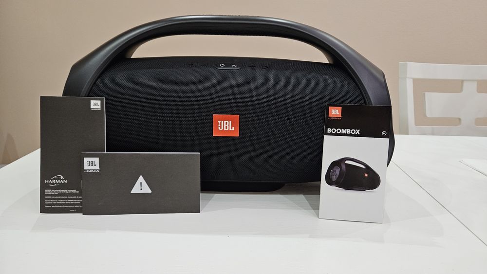 JBL BOOMBOX  (оригинал) как новый!