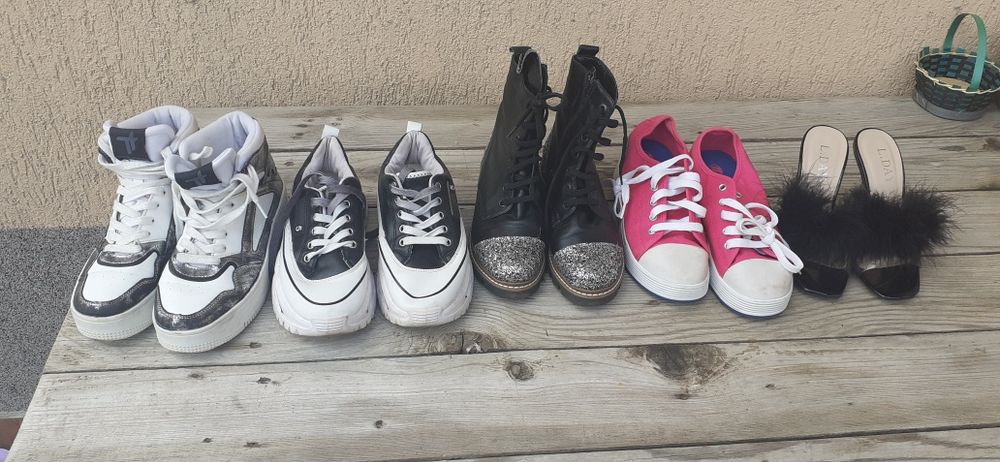 Adidași  de vanzare nu sunt  noi . Dar sunt pe alese .