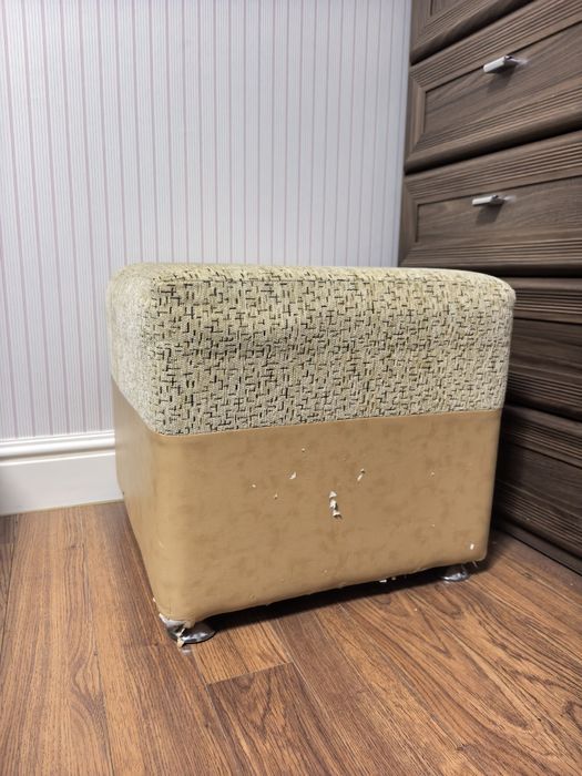 Отдам даром 2 пуфика