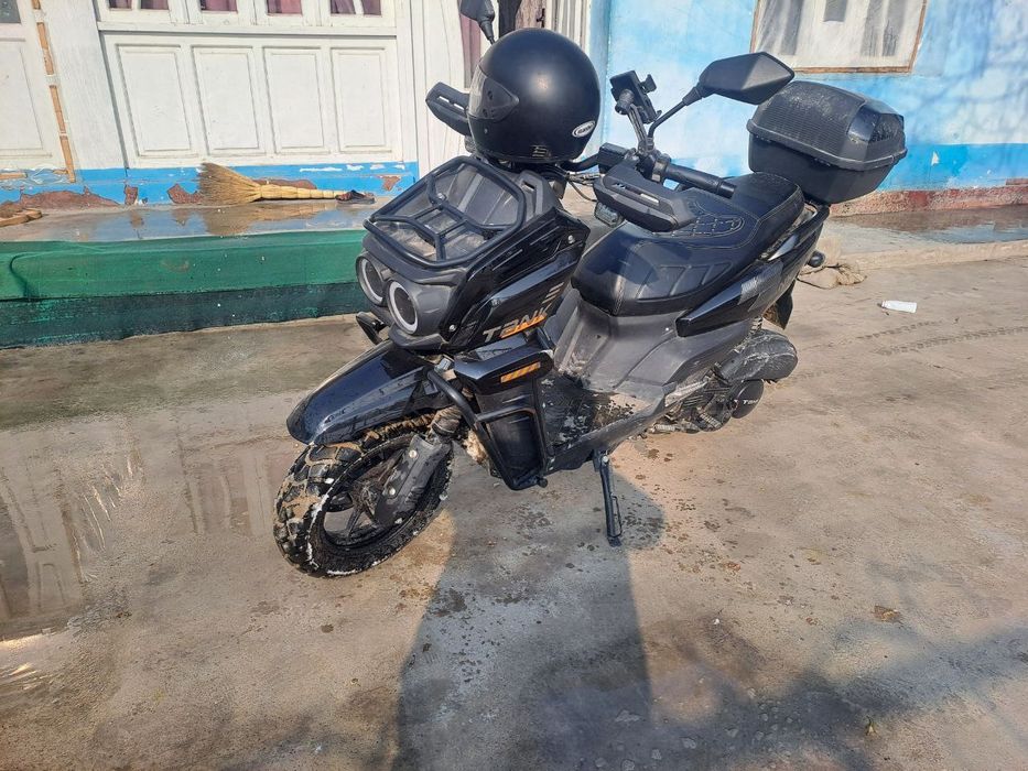 Скутер мопед бензин