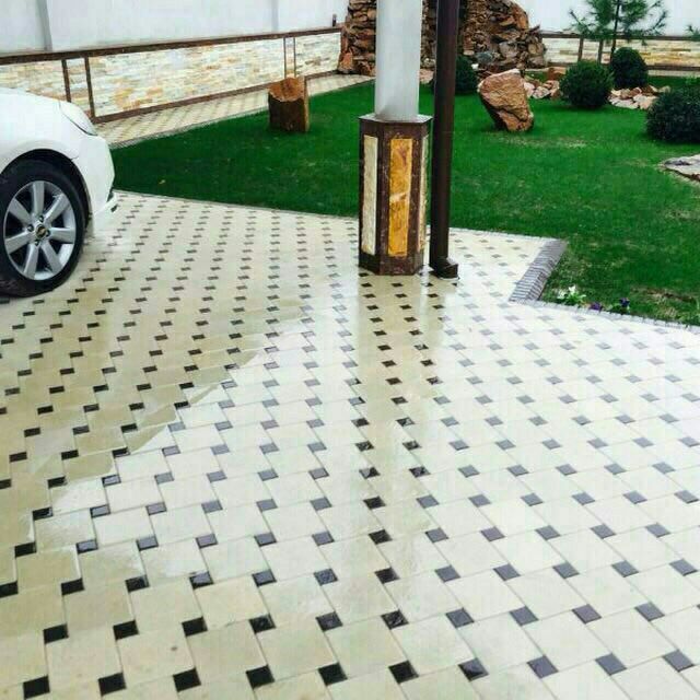 Кабанчик и брусчатка