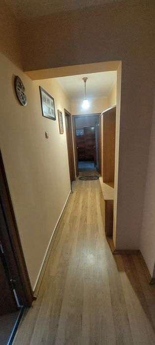 Închiriez apartament cu 3 camere