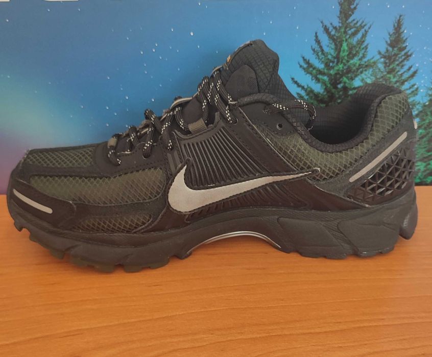 Adidasi Nike Vomero 5