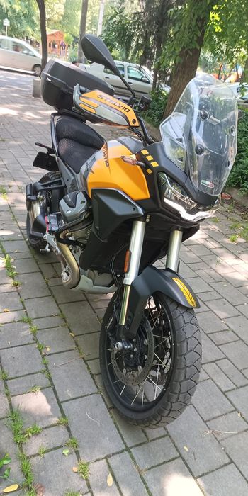Moto Guzzi Stelvio-Giallo Savana 2024