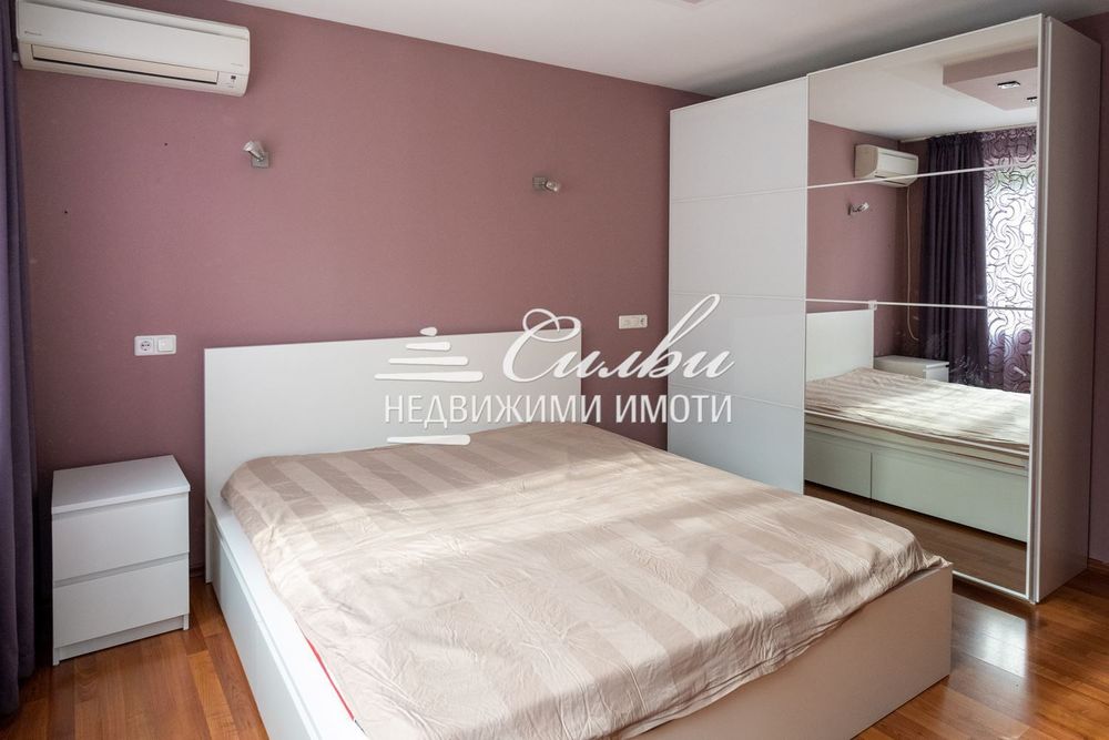 Етаж от ТУХЛЕНА къща - кв.Болницата