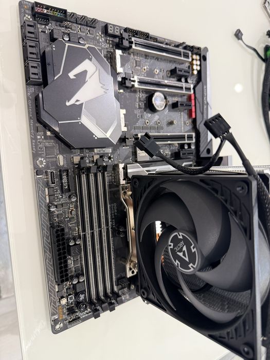 intel i5 8500+Aorus Gigabyte Z370+Arctic Cooler