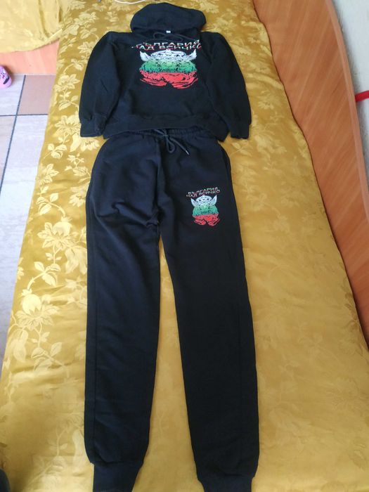 Спортен екип /горница с качулка и долница/