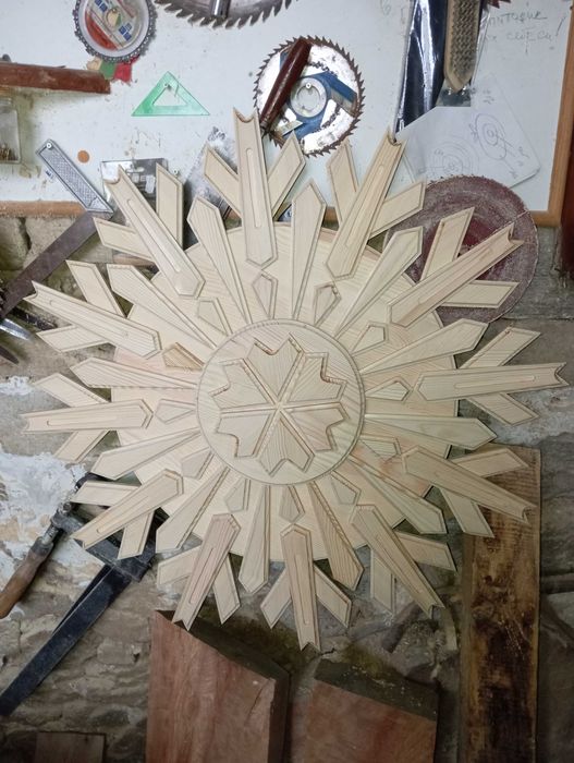 Дървена декорация