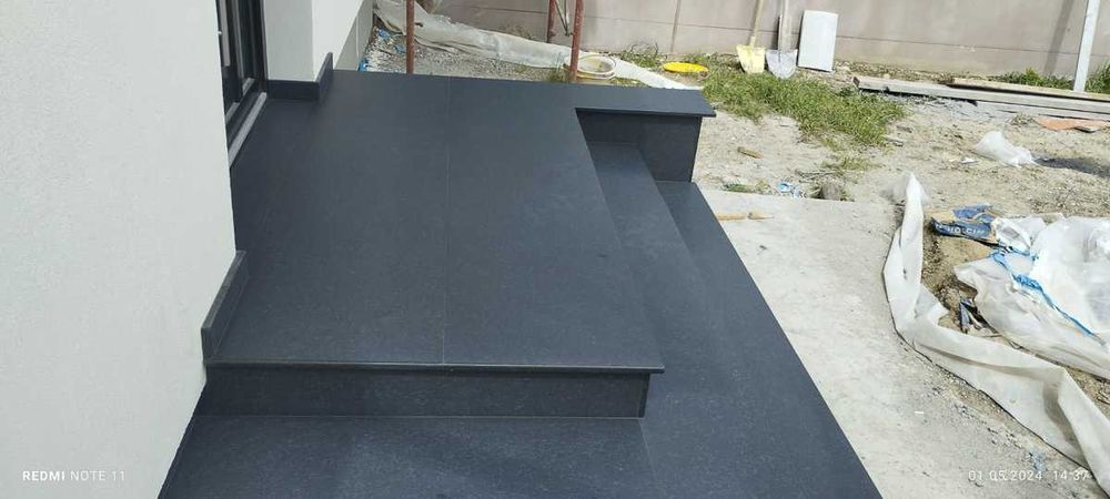 Debitare scări exterioare din granit fiamat antialunecare r11