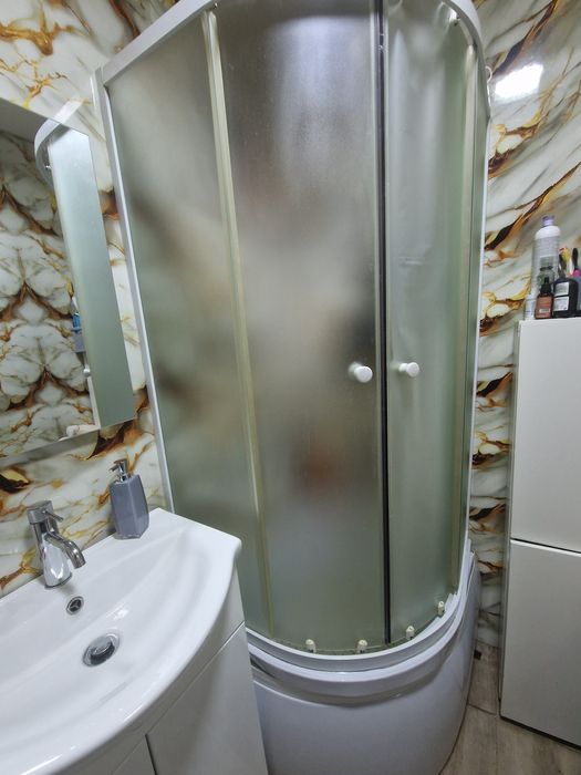 Cabina dus semirotunda