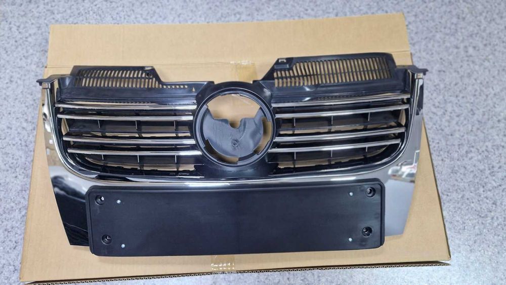 Решетка радиатора с хромом Jetta