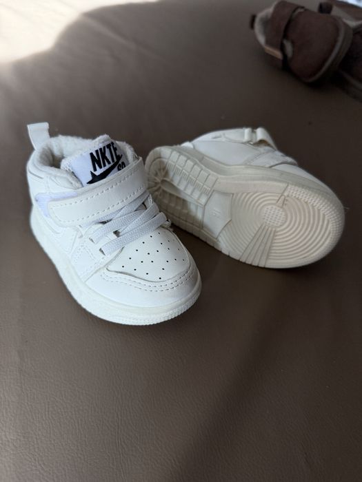 Продам детскую обувь размер 15