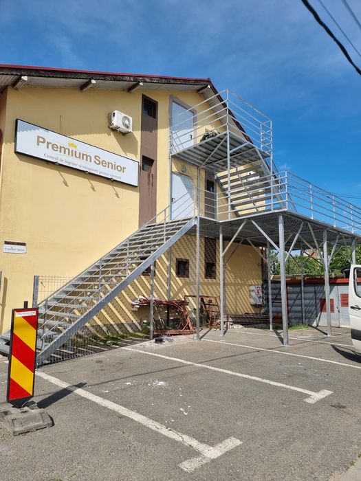 Vând scarii metalice zincate exterioare și pentru incendii , platforme