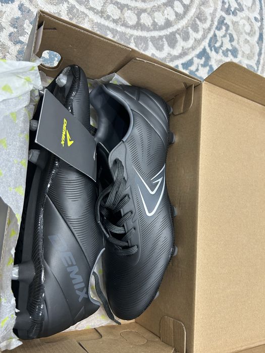 Футбольные кросовки