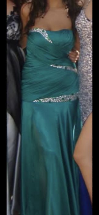 Бална рокля в зелен цвят