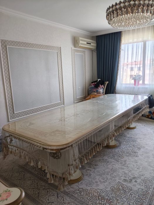 Орындықтар мен үстел сатылады