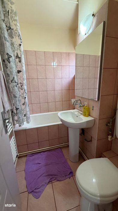 Apartament cu 3 camere decomandate, complet renovat,ultracentral Carei