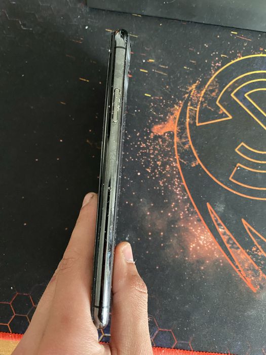 Vând iPhone 11 Pro Max 64 GB spart față/spate pentru piese sau reparație