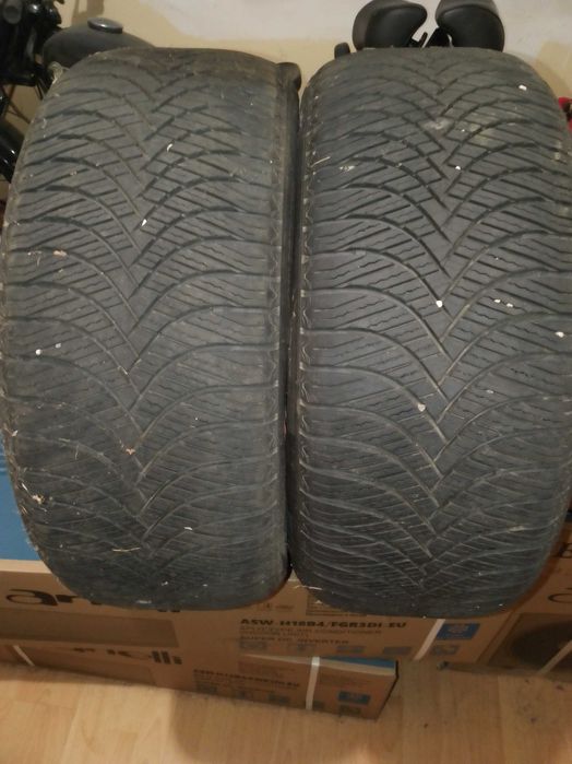 Продават се два броя зимни гуми 235 45 17