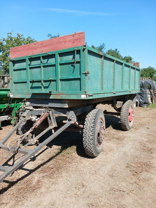 Tractor cu utilaje de vanzare