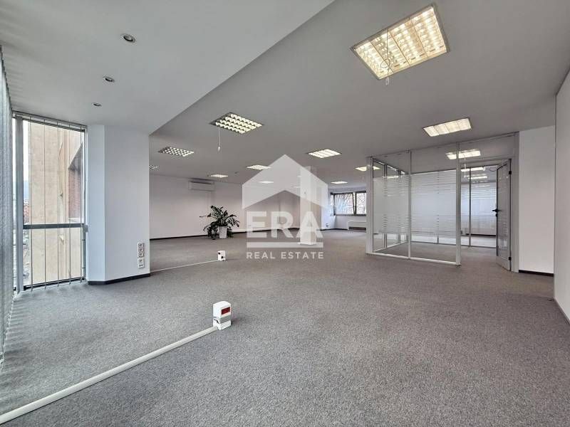 Дава се под наем Офис в София, Център - 500 кв.м за 6483.12 € - Снимка #2