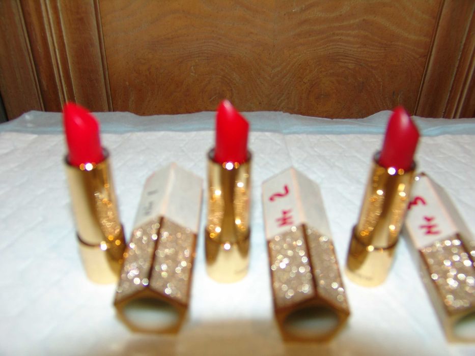 Rujuri de buze marca Emolyne