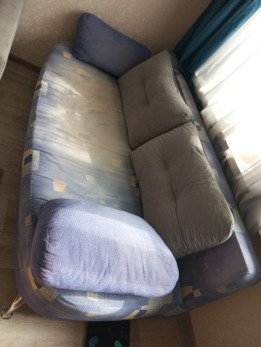 Продам диван- тахту.