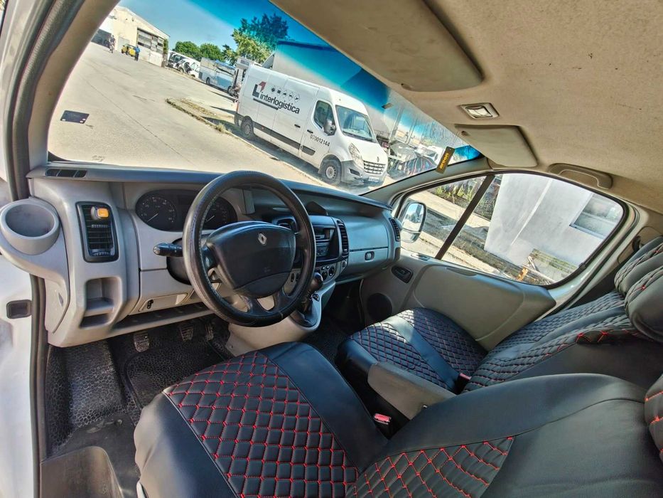 Продава се бус Renault Trafic