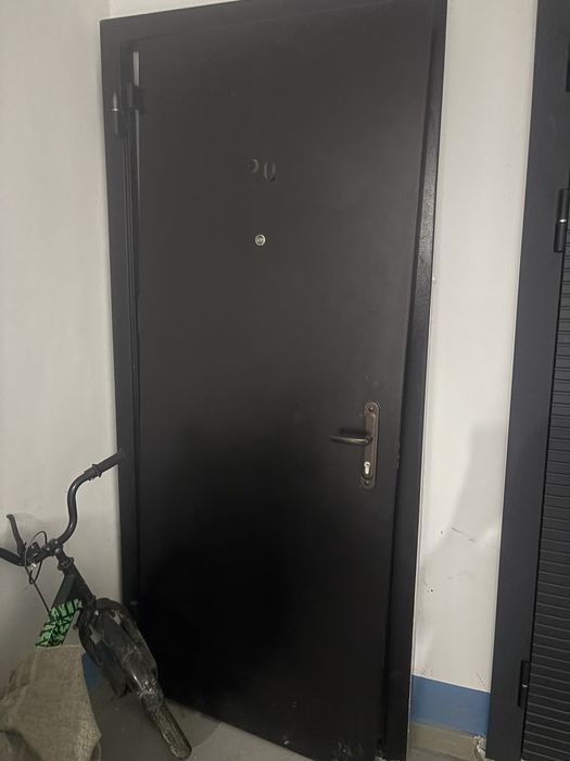 Продаю дверь срочно 20к