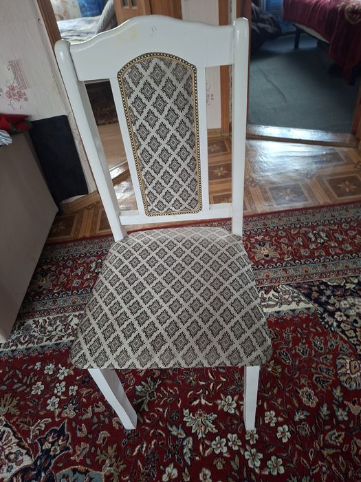 Продам четыре стула. Состояние хорошее.