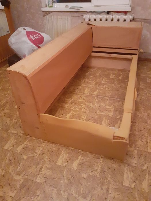 Диван или стол...