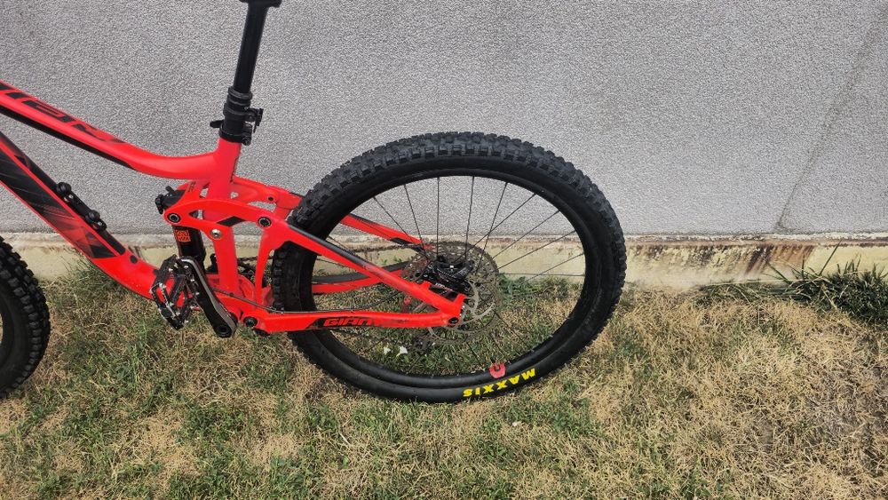 Giant Reign 2 (Model 2021) – Mărime M – Roți 27.5" – Echipare Stock