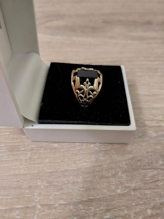 Мужской перстень.