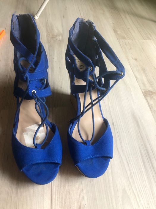 Обувки, кецове и сандали Guess, Armani, Michael Kors, Disel