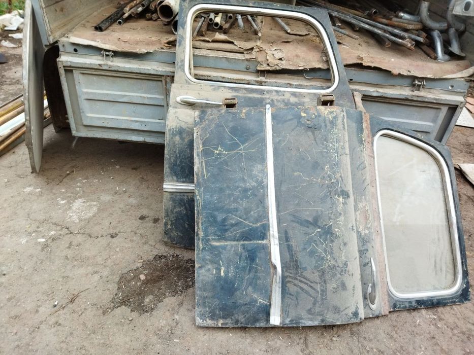 Автозапчасти, двери крыля от Зим Чайка